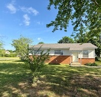Building Photo - 3200 Meador Rd
