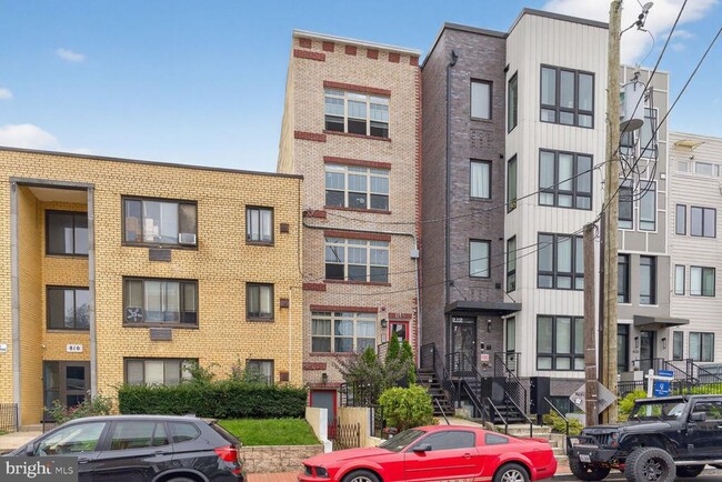 Building Photo - 816 Kennedy St NW