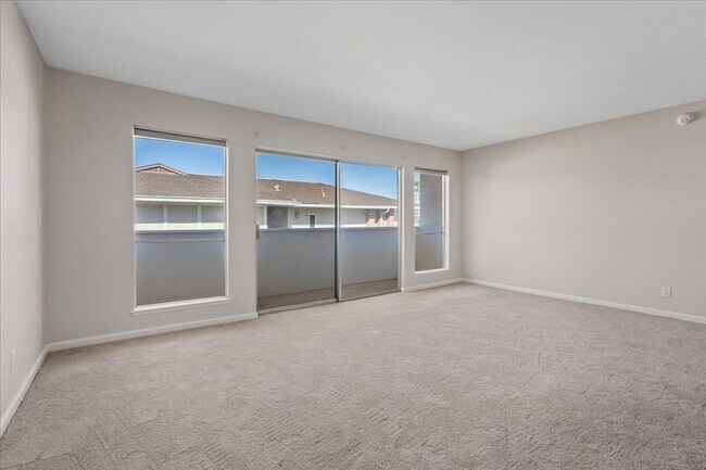 Building Photo - 669 Oakmont Ave