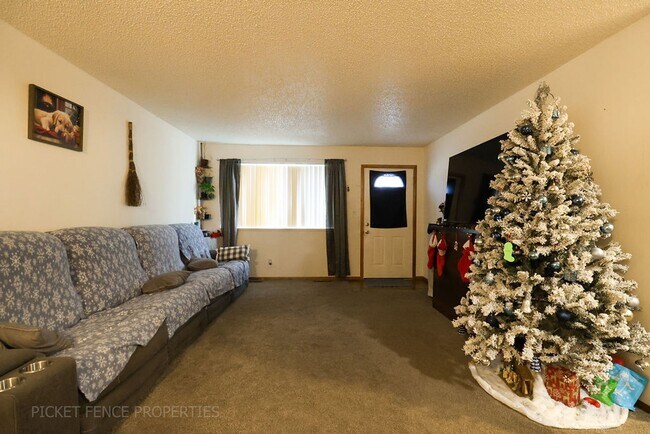 Building Photo - 3 bedroom Apartment in loveland!