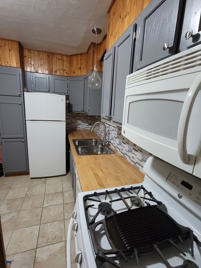 Building Photo - 5048 Devonshire Ave