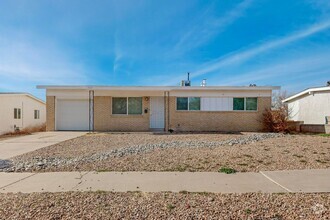 Building Photo - NE Mid-Century Modern 3 Badroom 1.5 Bath w...