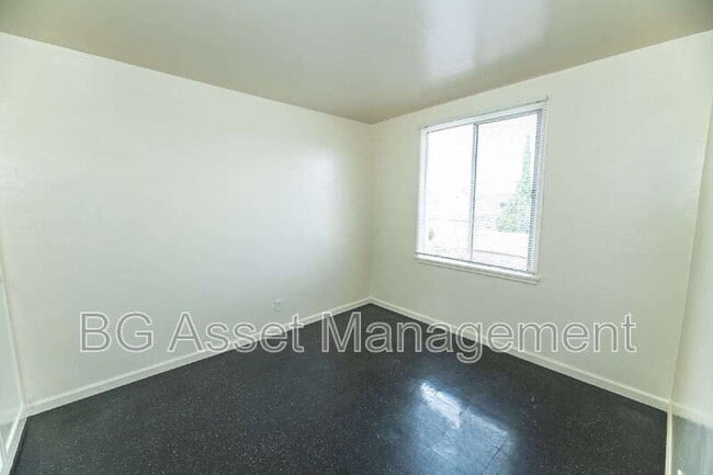 Building Photo - 1415 Visalia Ave