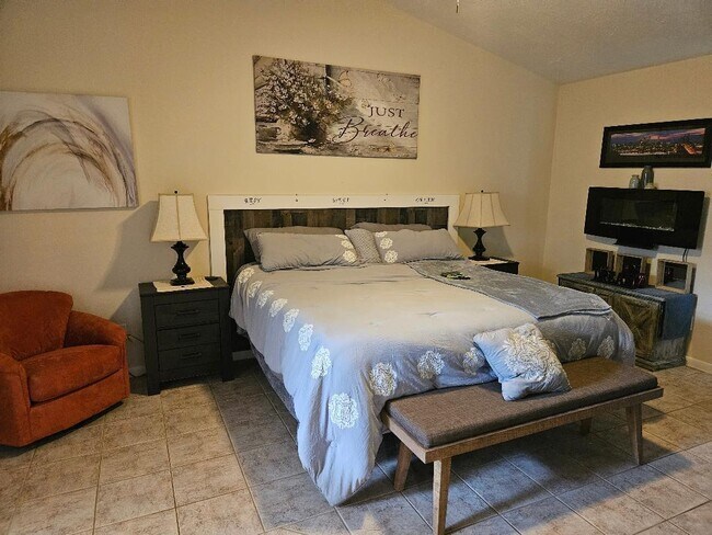 Building Photo - 1040 Big Horn Cir NW