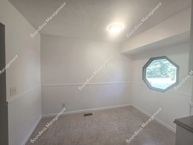 Building Photo - 3172 Carmel Dr