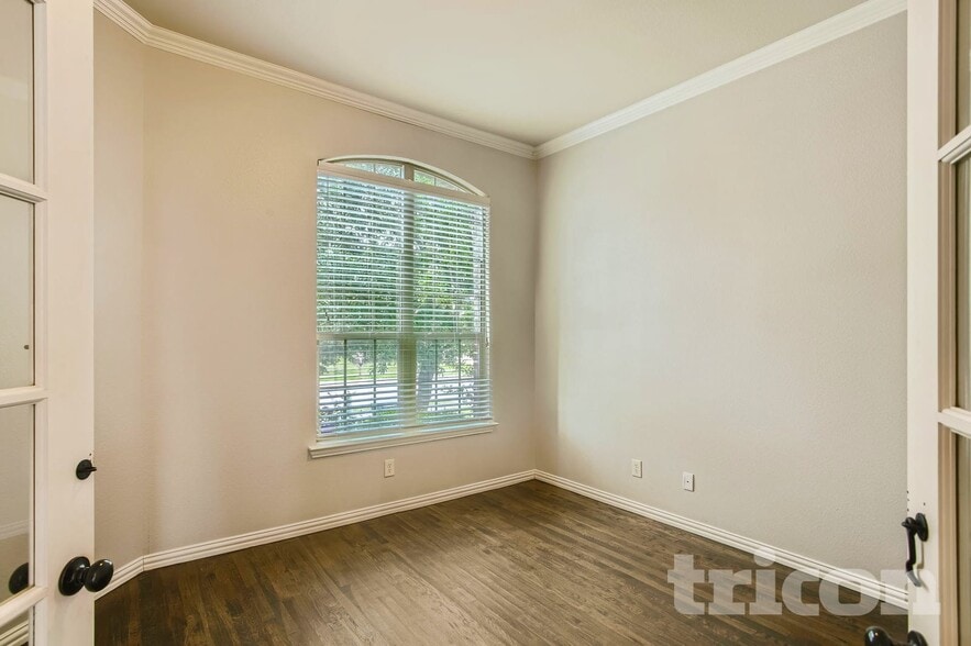 Building Photo - 396 Florence Dr