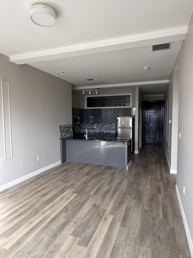 Building Photo - 99 W Main St