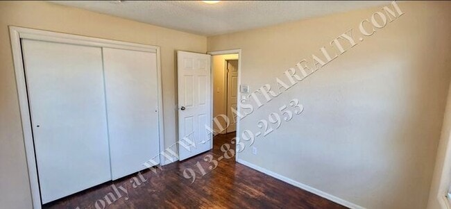 Building Photo - Beautiful House in South KC-Available NOW!!