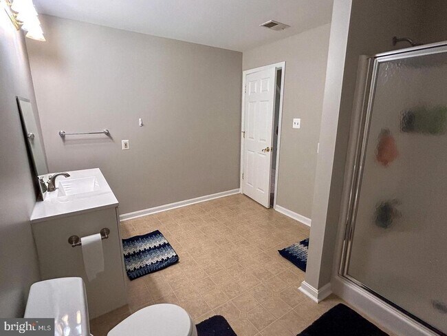 Building Photo - 105 Westmorland Ct