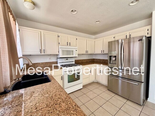 Building Photo - 12530 High Desert Rd