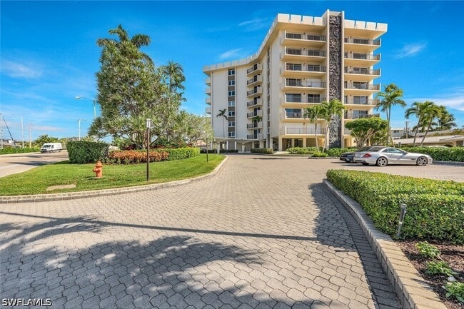Building Photo - 2150 Gulf Shore Blvd N