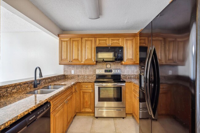 Primary Photo - 1453 Lake Crystal Dr
