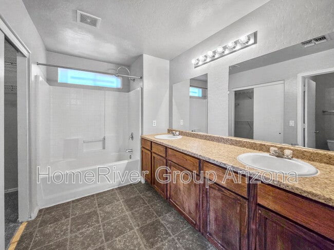 Building Photo - 11365 W Yuma St