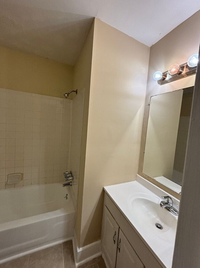 Building Photo - New Listing - Don't Miss Out!