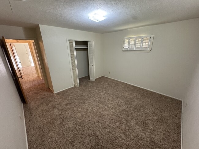 Building Photo - 2201 Barnett Dr