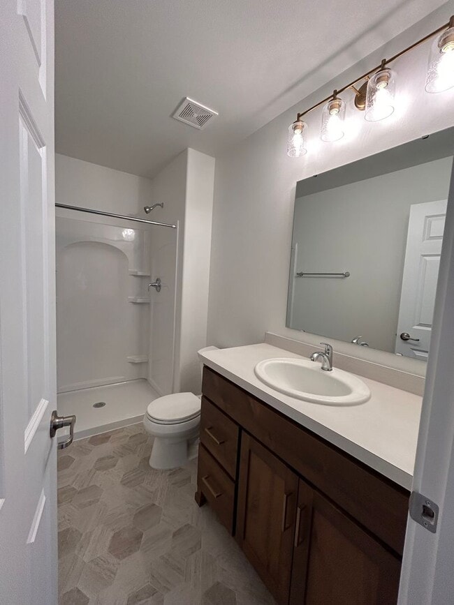 Building Photo - 3 Bed 3 Bath TownHome
