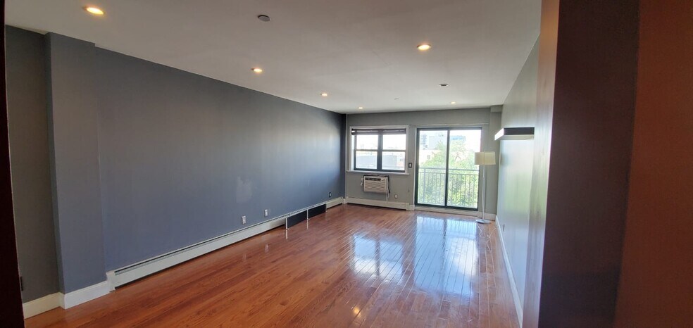 Building Photo - 2716 41st Ave