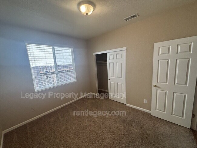 Building Photo - 1724 Magenta Dr