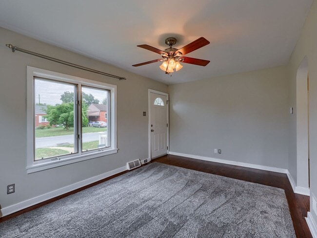 Building Photo - Adorable 2 Bedroom Single Family Home