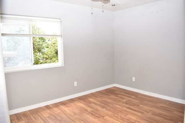 Building Photo - 316 S 35th St