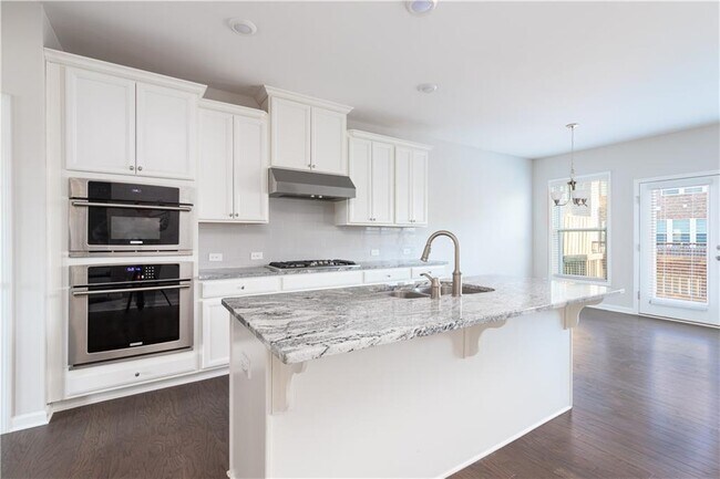 Building Photo - 770 Sunset Park Dr
