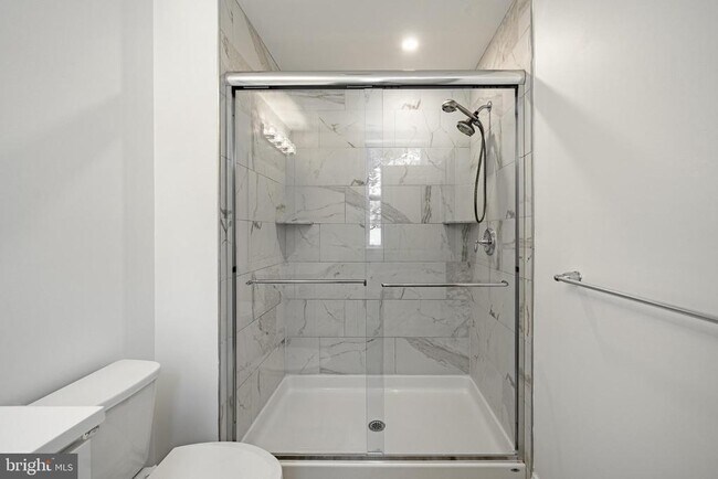 Building Photo - 117 Colwell Ln