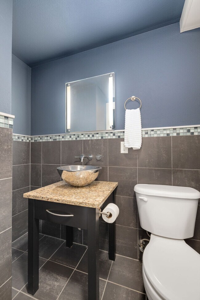 Building Photo - 329 N West Ave