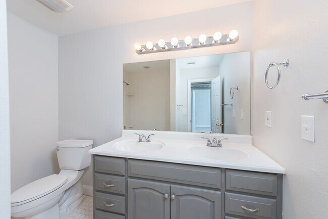 Building Photo - Charming Bungalow in Prime South Tampa – Plant High School District!