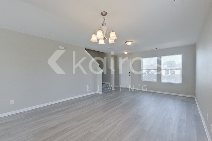 Building Photo - 100 Farmington Dr