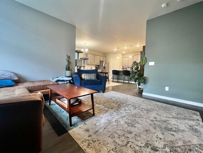Building Photo - Gorgeous 4-Bed 2-Bath home Fort Collins, CO!