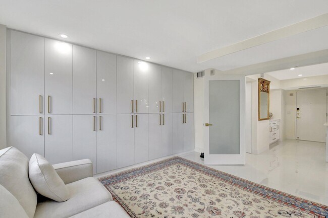 Building Photo - 5440 N Ocean Dr