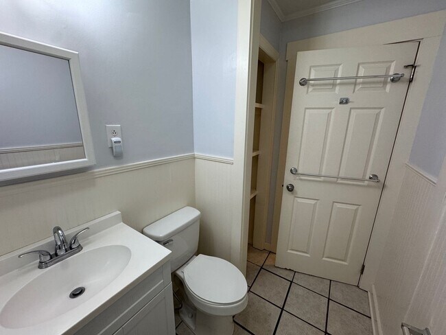 Building Photo - Historic Shiloh - One Level, Three Bedroom...