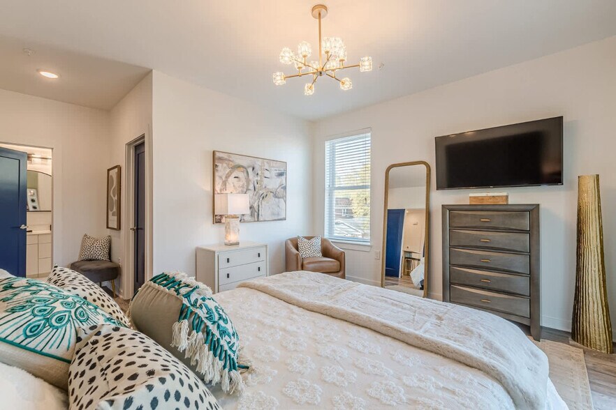 Building Photo - 525 Parkway Dr NE