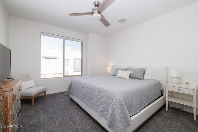 Building Photo - 7349 E Vista Bonita Dr