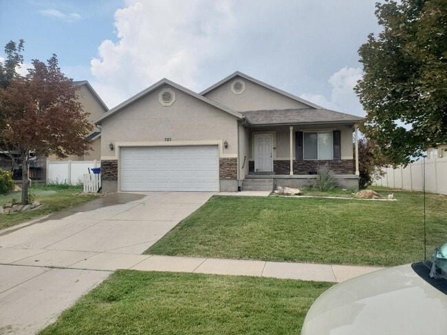 Building Photo - 723 N Aberdeen Way