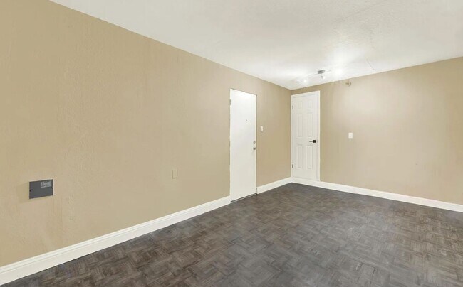 Building Photo - Single Family Home Available Now!!