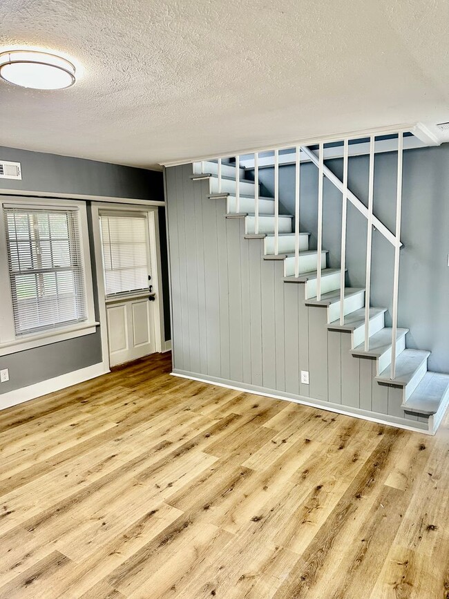 Building Photo - Charming Completely Remodeled Home!