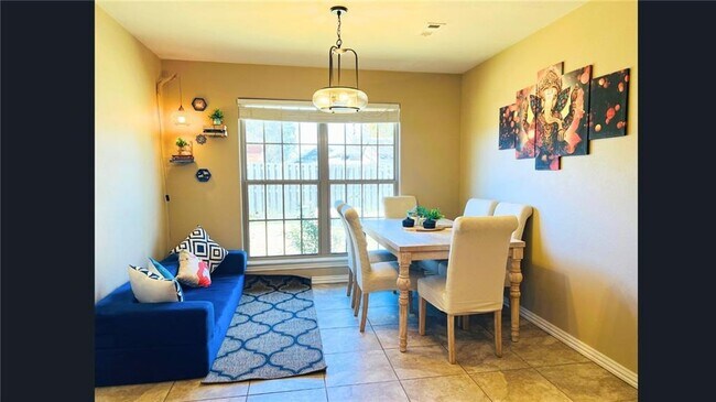 Building Photo - 402 SW Arch St