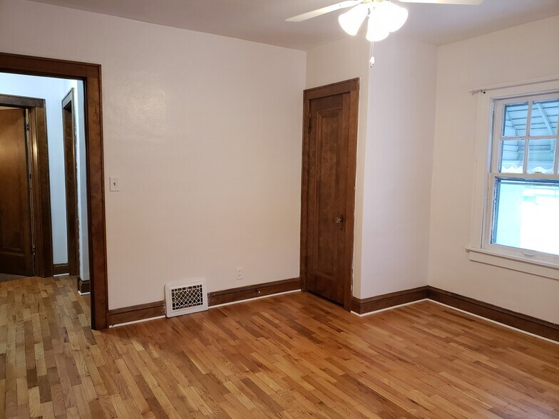 Building Photo - 335 W Cortland Ave