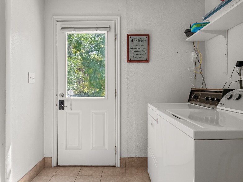 Building Photo - 544 E 600 N