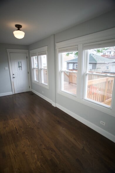 Building Photo - 3018 N Kostner Ave