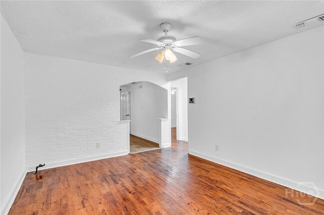 Building Photo - 819 W 51st St
