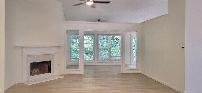 Building Photo - 2280 Chelmsford Ct