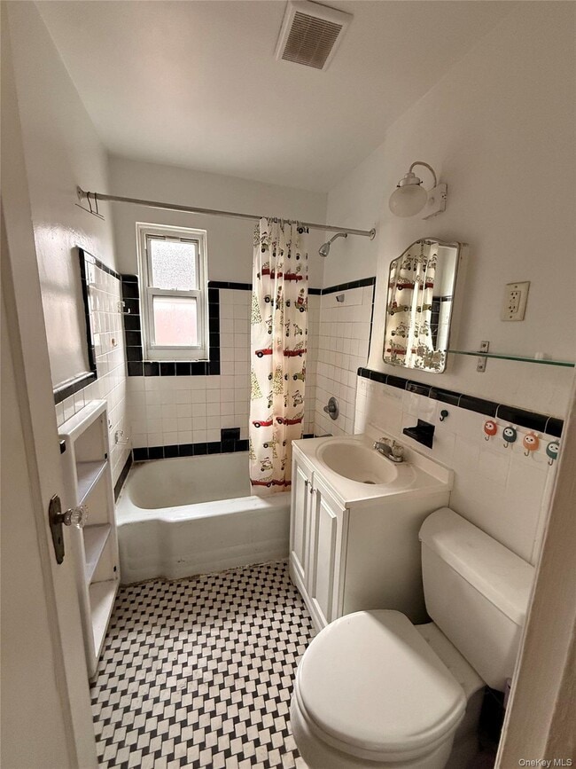 Building Photo - 76-27 170th St