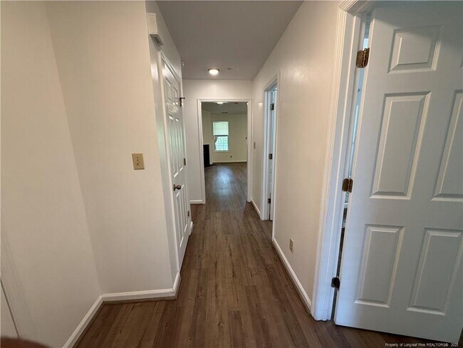 Building Photo - 259 Waterdown Dr