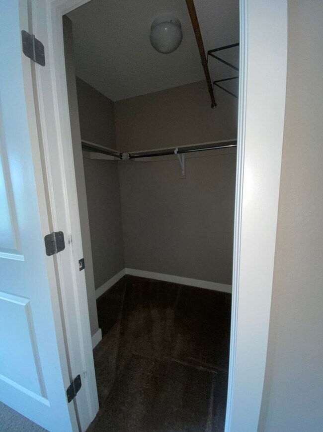 Building Photo - Special Offer: 2 Weeks Free Rent if rented...