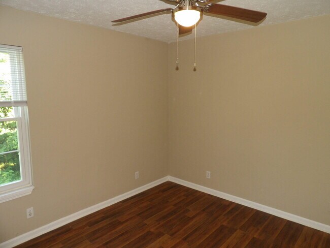Building Photo - 35 Ashwood Ct