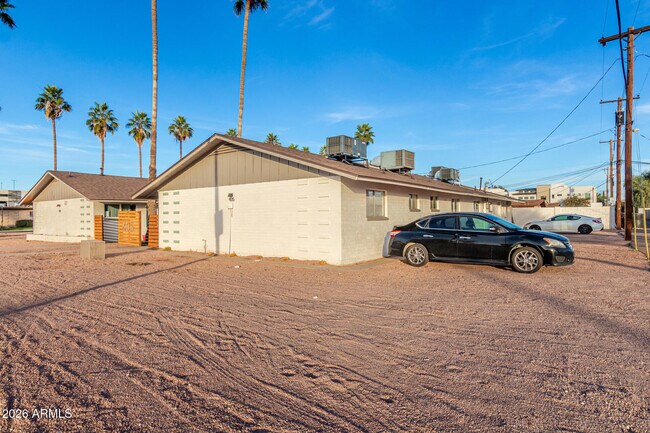 Building Photo - 405 S Priest Dr