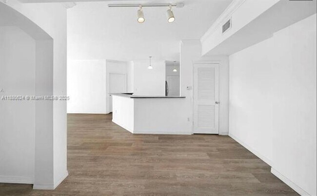 Building Photo - 9172 Collins Ave