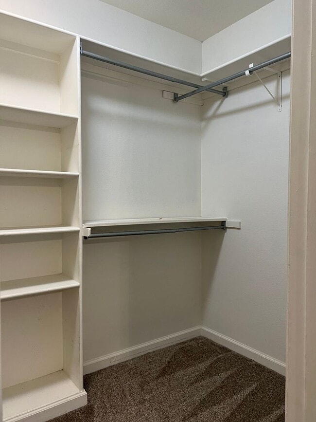 Building Photo - 319 Autumn Dr